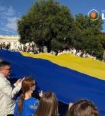 В Одесі розгорнули прапор на Потьомкінських сходах