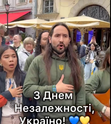Як Лос Янковерс в День Незалежності заспівав у центрі Львова гімн УНР (відео)
