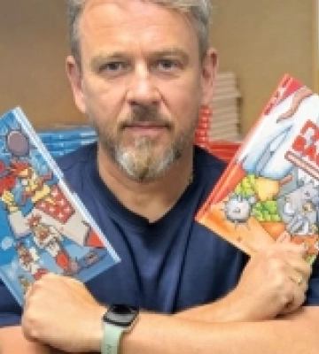 Вокаліст «Танку на майдані Конго» Фоззі подарував книги Волинській бібліотеці для юнацтва