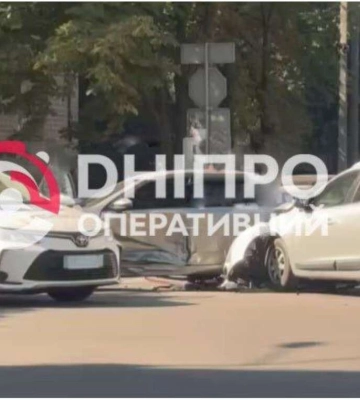 В Днепре на Половицкой произошло тройное ДТП: подробности от полиции