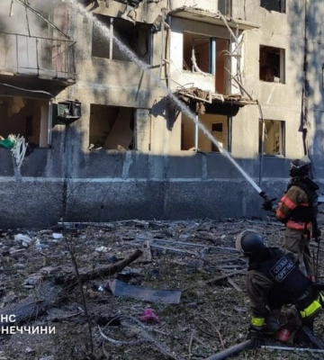 Рашисти вдарили по житловій забудові Добропілля, загинула людина (, )