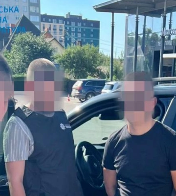 На Волині чоловік вимагав 10 тисяч за «вирішення питань» у сервісному центрі МВС