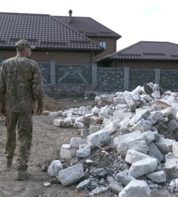 Доки військовий лікувався після поранення, невідомі знесли його будинок
