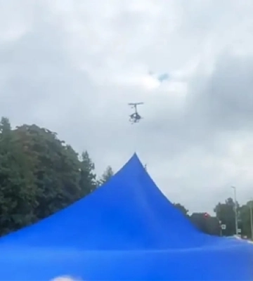 На Хмельниччині під час святкування Дня прапора на жінку впав дрон (відео)