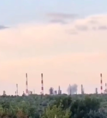 Українські військові вдарили по російському нафтопереробному заводу, – Генштаб (ВІДЕО)