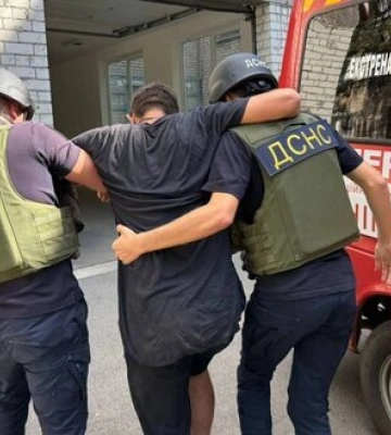 Впродовж дня росіяни обстріляли три райони Дніпропетровщини: постраждав рятувальник, пошкоджені будинки. ФОТОрепортаж