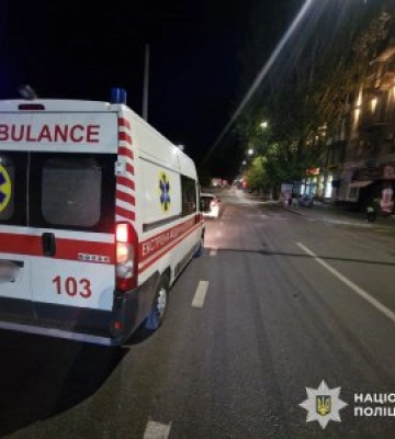 Отримав травми пішохід - у Миколаєві поліцейські встановлюють обставини автопригоди за участі автомобіля швидкої допомоги