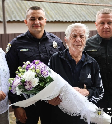 Сто років ветерану: керівник поліції Миколаївщини привітав із ювілеєм колегу та ветерана війни Геннадія Захар’єва