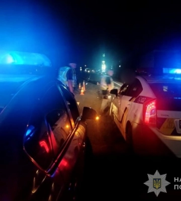 На Одещині на чоловіка наїхали одразу дві автівки: потерпілий загинув на місці