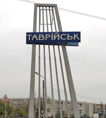 У Таврійську на Херсонщині війська РФ розстріляли автівку. Поліція шукає свідків