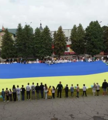 Цивільний дрон упав на жінку під час святкування Дня прапора на Хмельниччині