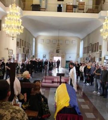 Полтавська громада попрощалась із загиблим воїном