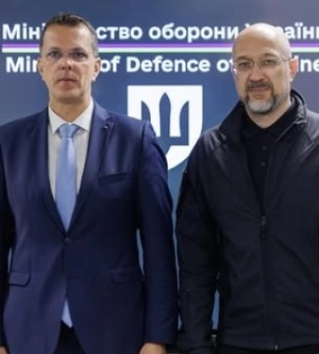Шмигаль обговорив із міністром оборони Румунії забезпечення зброєю та виробництво дронів