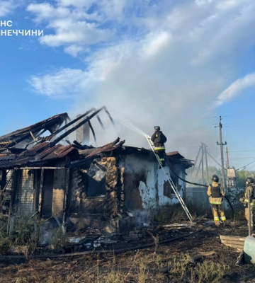Російські війська вдарили по Лиманщині, спалахнула пожежа
