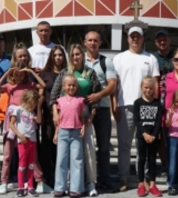 Рятувальники із Херсонщини, які працюють у прифронтових громадах, відпочили на Прикарпатті разом з родинами