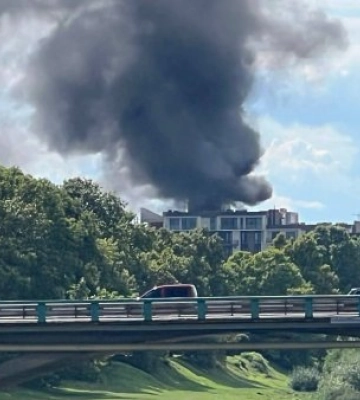 Над Ужгородом здіймається стовп диму: горить новобудова на Слов&#039;янській набережній