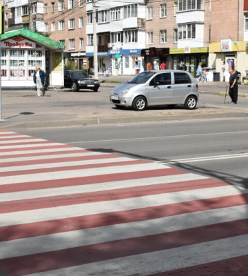 У Луцьку наносять нову дорожню розмітку: що змінилося