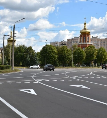 У Луцьку на дорогах наносять нову розмітку