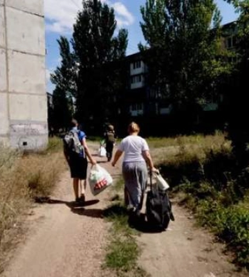Що робити з Донбасом: BBC поговорило з цивільними, волонтерами, медиками в Добропіллі