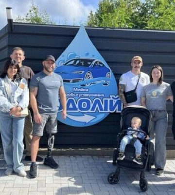 В Чернигове ветеран открыл автомойку самообслуживания в День Государственного флага. ВИДЕО+ФОТО