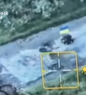 У День Незалежності на Сумщині робот-прапороносець ГУР “кошмарив” окупантів (відео)