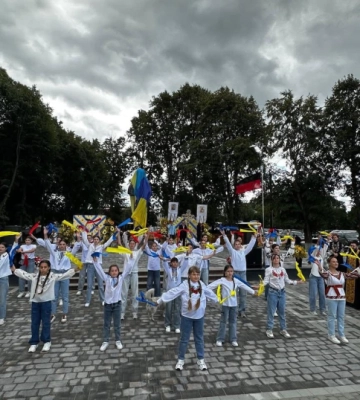 У Мамаївцях відкрили меморіал Шевченку та воїнам ОУН-УПА
