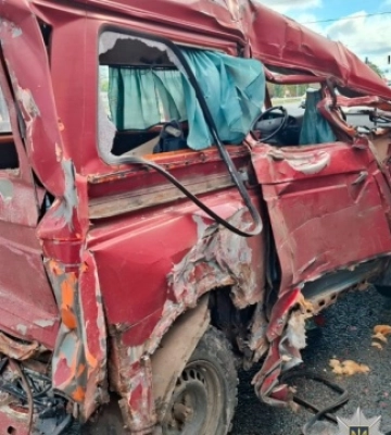 На в’їзді до Полтави зіштовхнулися дві вантажівки та мікроавтобус, є постраждалі