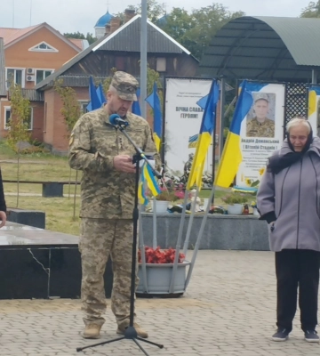 Закрив собою побратимів: батькам полеглого Героя з Волині вручили посмертну нагороду сина