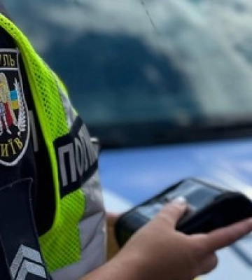 У Києві патрульні зупинили авто мобільної вогневої групи за перевищення швидкості - Поліція