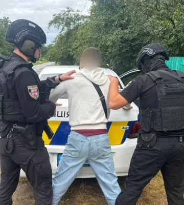 На Вінниччині чоловік стріляв у підлітків з пневматичного пістолета