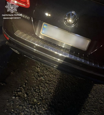 У Сарнах зупинили автомобіль із закритим номерним знаком: водія оштрафували
