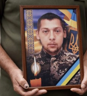В Ужгороді попрощалися із солдатом-гранатометником Денисом Виднянським