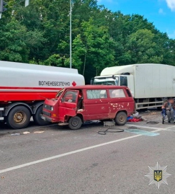 На трасі під Полтавою зіткнулися три авто: двоє людей у лікарні