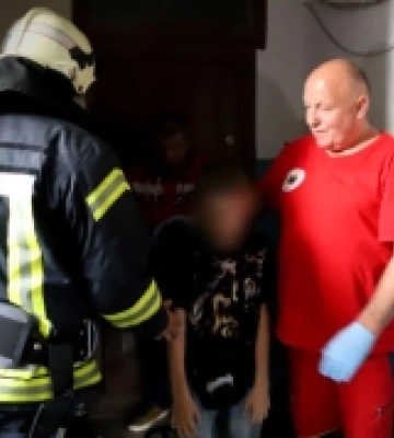 У Луцьку хлопчик застряг між поверхами 