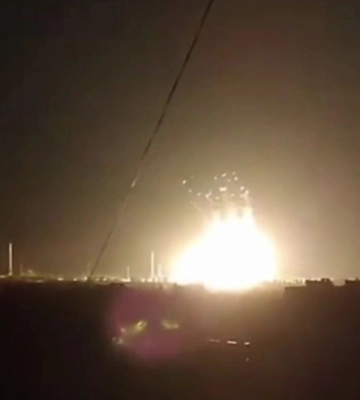 росЗМІ показали відео удару по Кременчуцькому НПЗ, зняте українцем