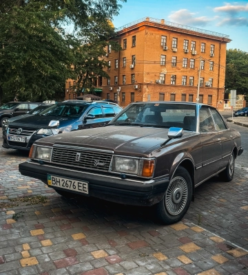 Раритет из 80-х: в Украине заметили культовый премиальный седан Toyota 