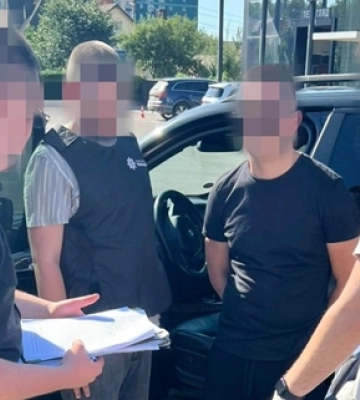 На Волині чоловік вимагав 10 тисяч за «вирішення питань» у сервісному центрі МВС