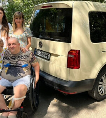 Ветеран 66-ОМБр ЗСУ Андрій Міхов отримав інклюзивне авто. ФОТО