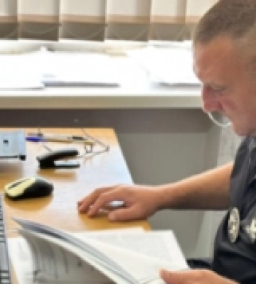 У Рені 30-річний чоловік відкрив стрілянину в парку: поліція затримала правопорушника