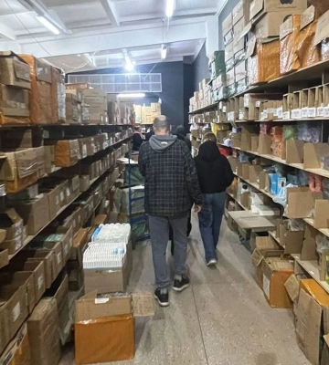 24 мільйони на підробках: у Дніпрі накрили схему продажу фейкових гаджетів відомого бренду