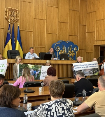 В Ужгороді мешканці будинку в історичному центрі відстояли свій двір від забудови