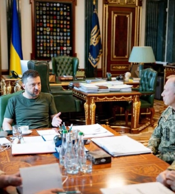 Зеленський обговорив з військовими додаткове постачання для напрямків на Запоріжжі та Донеччині