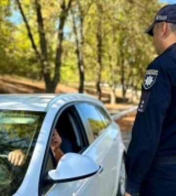 У Первомайську поліціянти нагадали громадянам про безпеку на дорогах