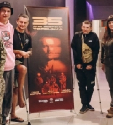 У Луцьку показали документальний фільм про 35 днів оборони Торецька бійцями полку «Сафарі»