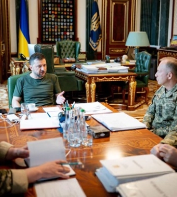 Зеленский обсудил с военными резервы для ВСУ