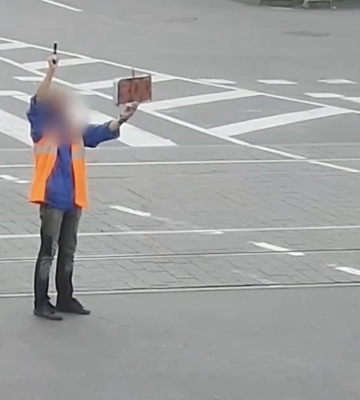 Мужчина с пистолетом в руках объявлял минуту молчания в Виннице: его задержала полиция