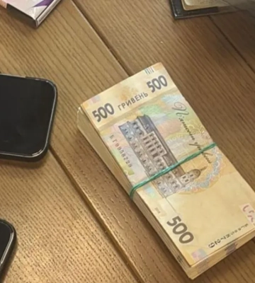На Київщині директор держпідприємства вимагав щомісячні «відкати» за пошиття форми для ЗСУ