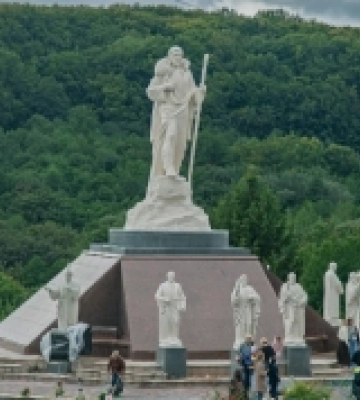 У монастирі на Львівщині відкрили монументальний комплекс,  присвячений вшануванню пам&#039;яті Героїв