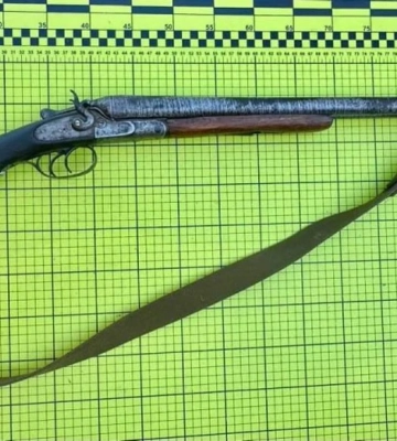 На Київщині чоловік знайшов рушницю під час демонтажу старого будинку