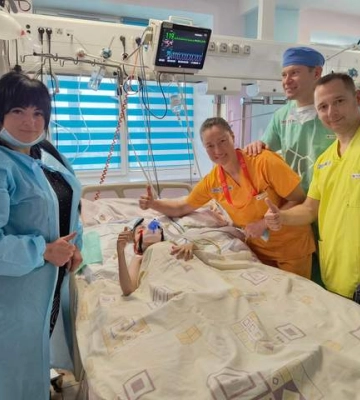 18 часов под наркозом. Украинские и американские врачи прооперировали девочку с искривленным на 160 градусов позвоночником